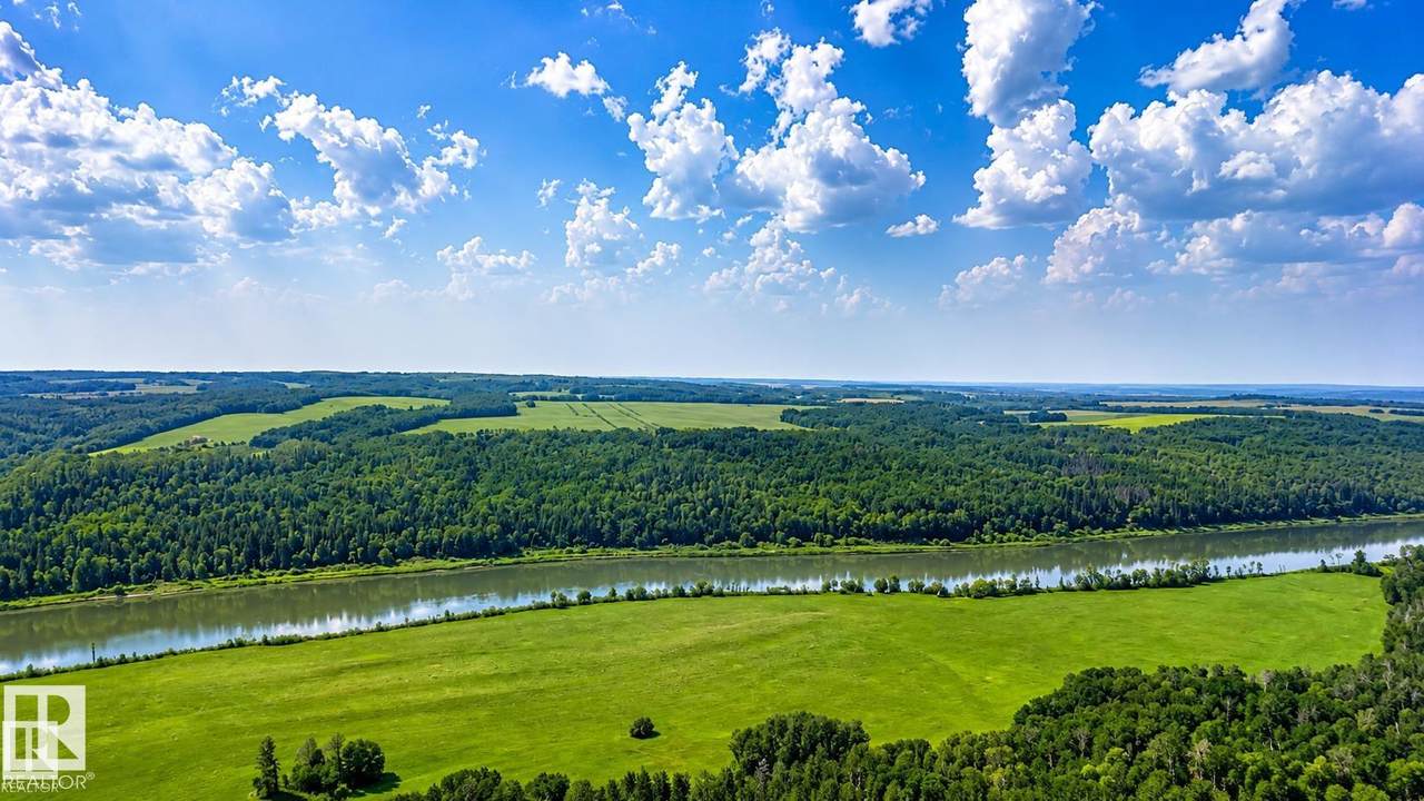 https://bt-photos.global.ssl.fastly.net/alberta/orig_boomver_1_E4477711-2.jpg