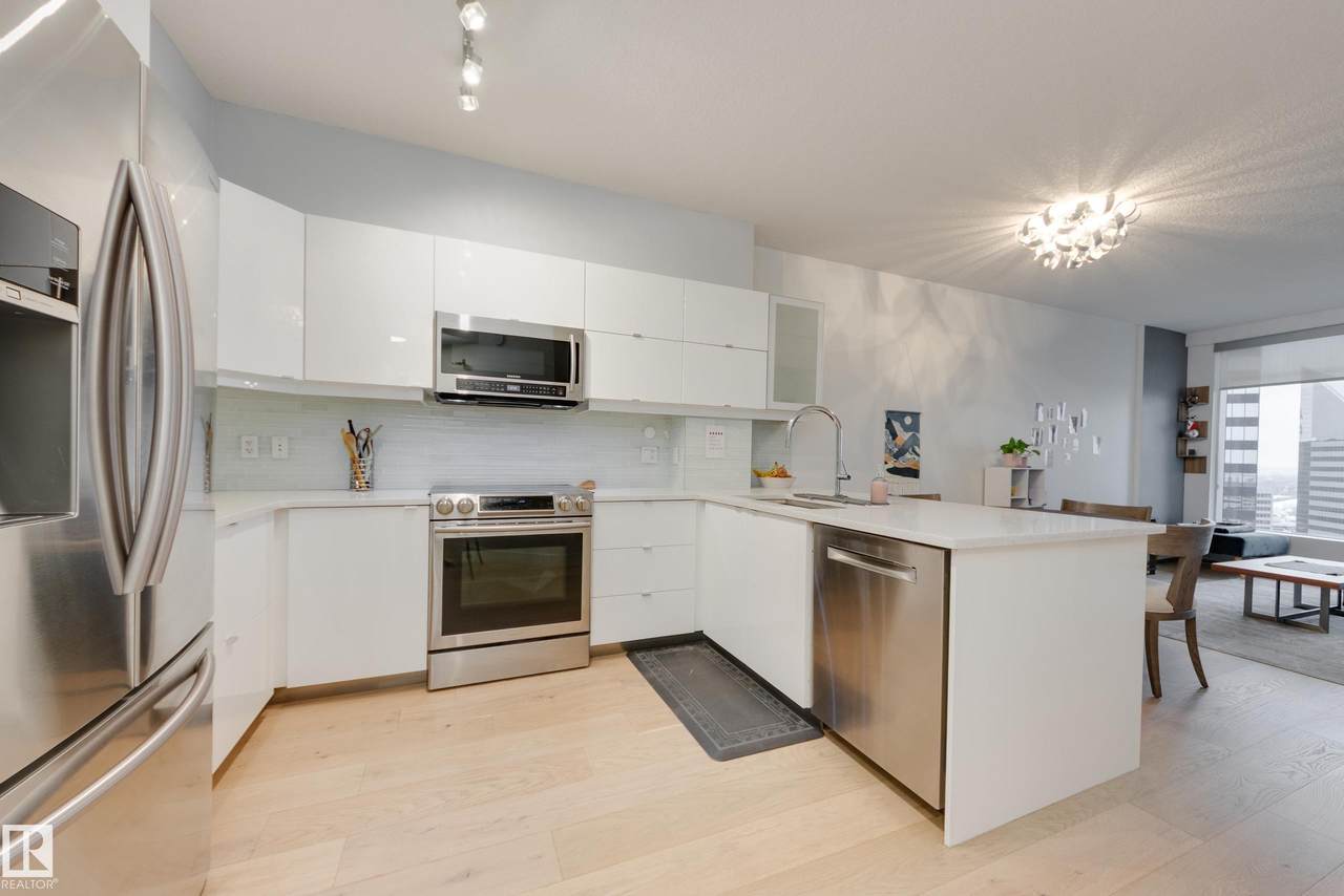 10152 104 Street - Photo 1