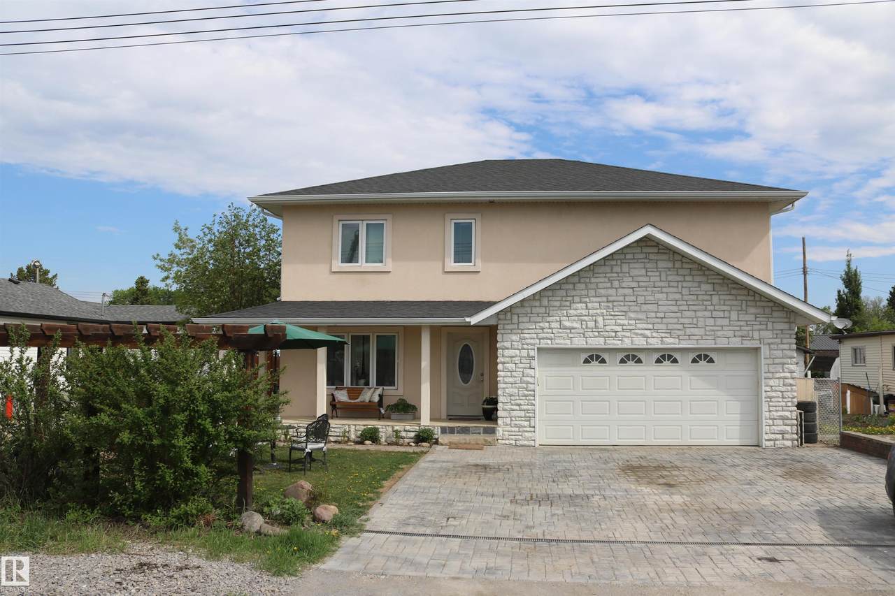 5016 44 Ave - Photo 1