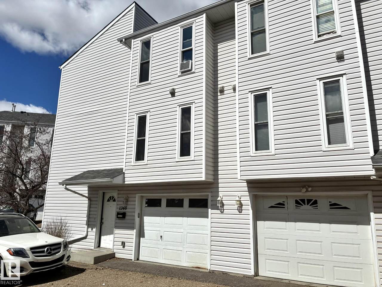 1248 48 Street - Photo 1