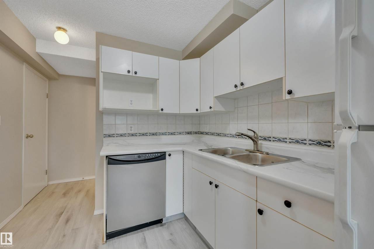 2218 38 Street - Photo 1