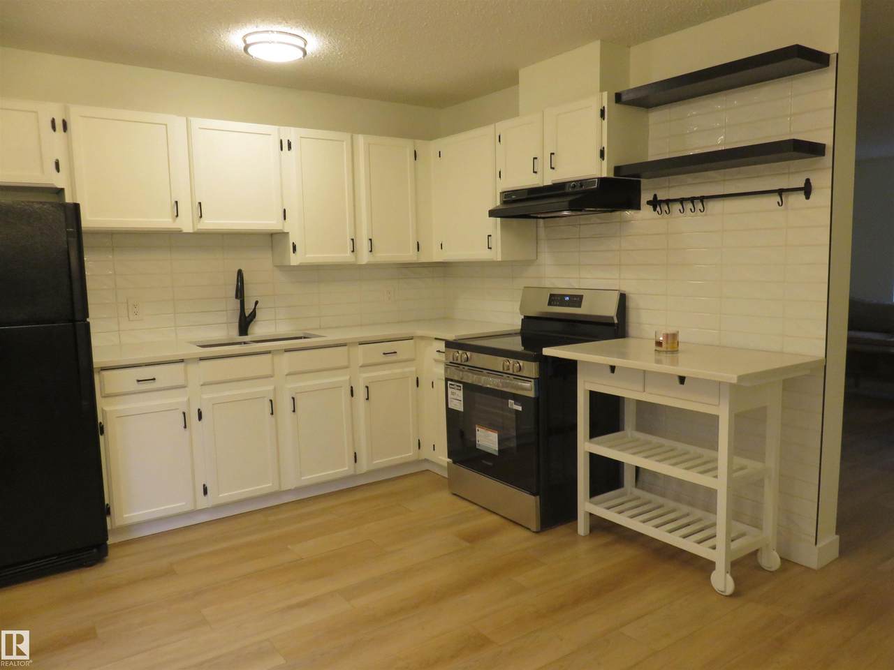 8065 178 Street - Photo 1