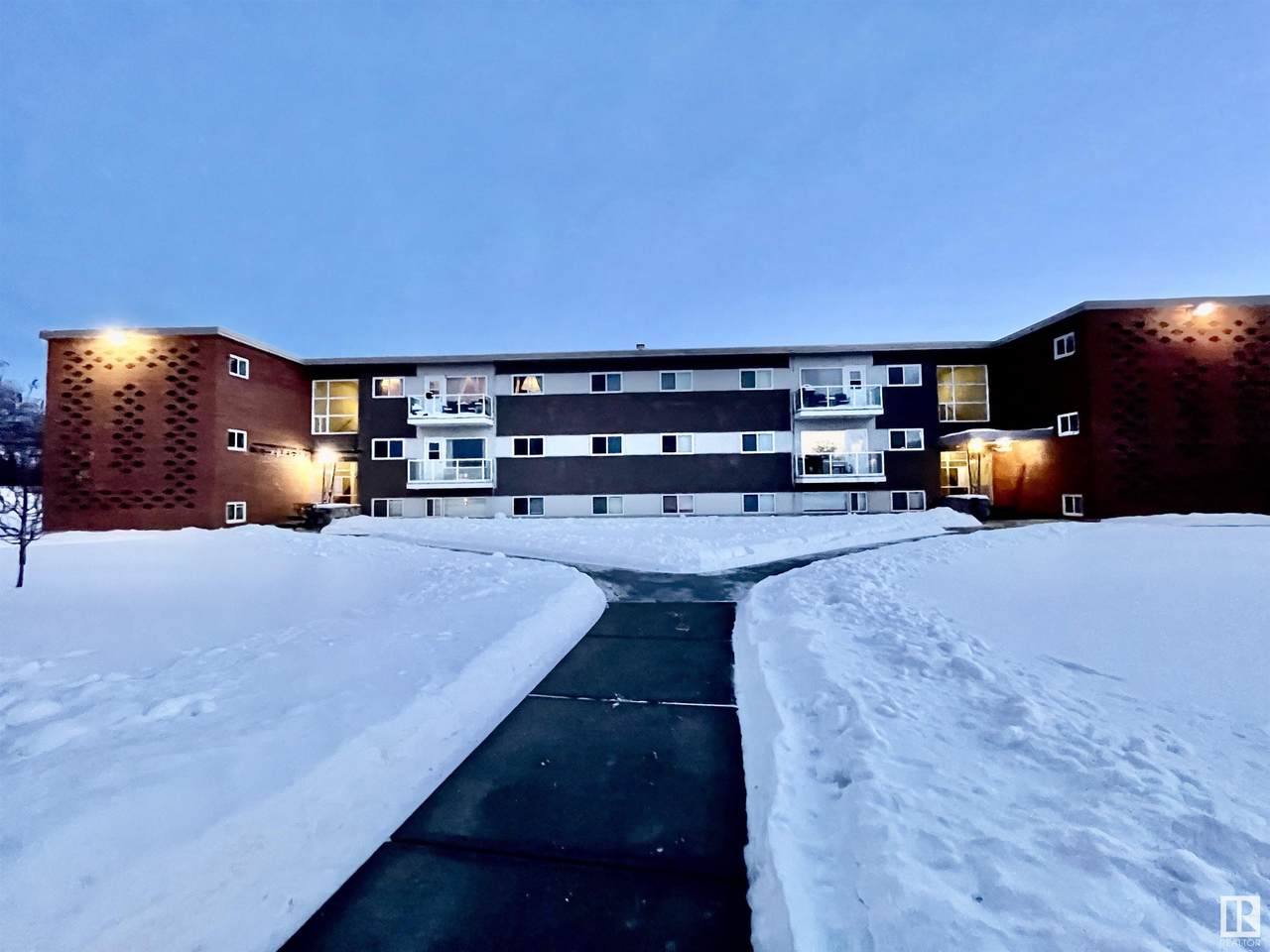 8 6103 98 Avenue - Photo 1