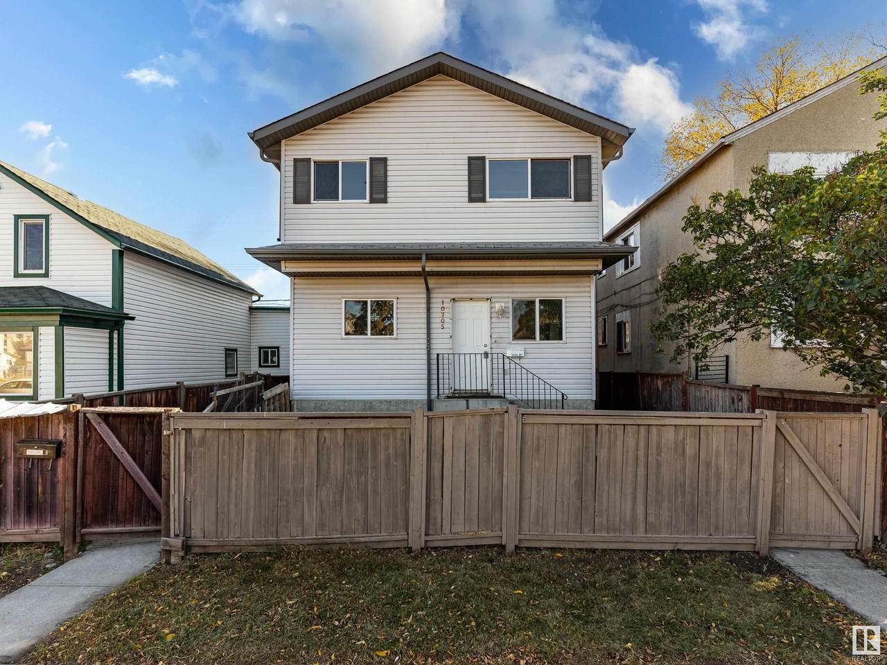 10705 96 Street - Photo 1