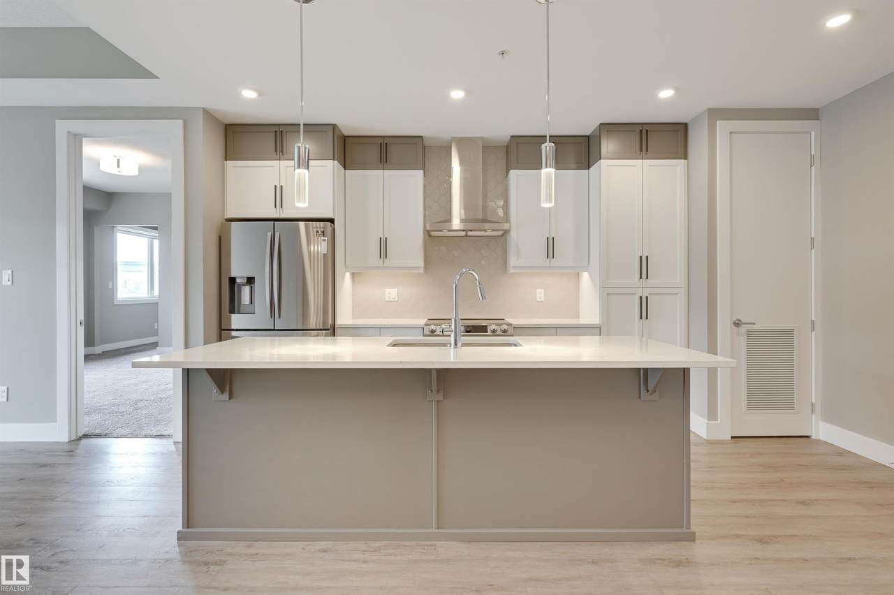 528 Griesbach Parade - Photo 1