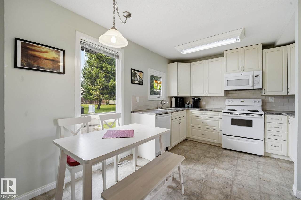 5362 38A Avenue - Photo 1