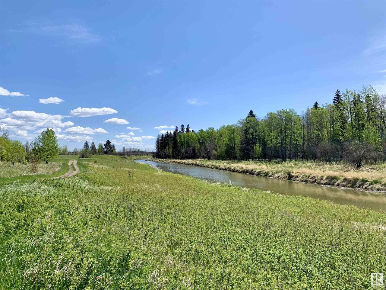 https://bt-photos.global.ssl.fastly.net/alberta/1280_boomver_5_E4378123-2.jpg