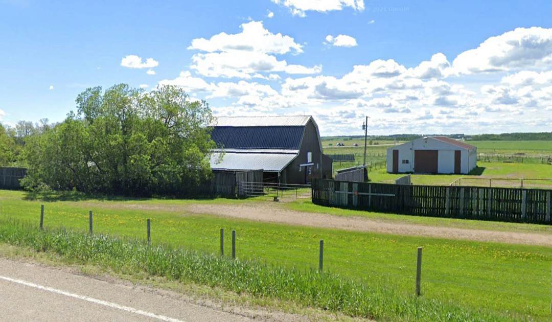 260089 Township Rd 442 - Photo 1