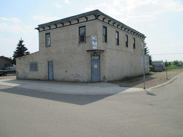 4910 50 ST - Photo 1