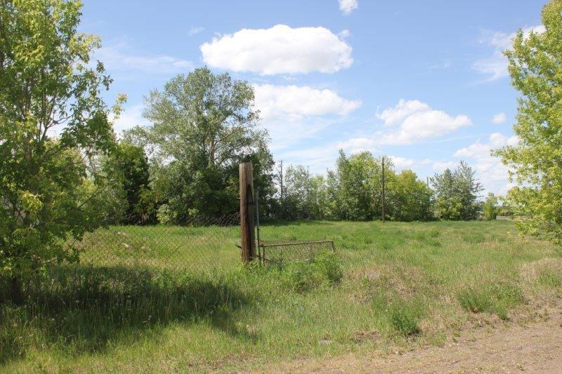 12427 49 Street - Photo 1