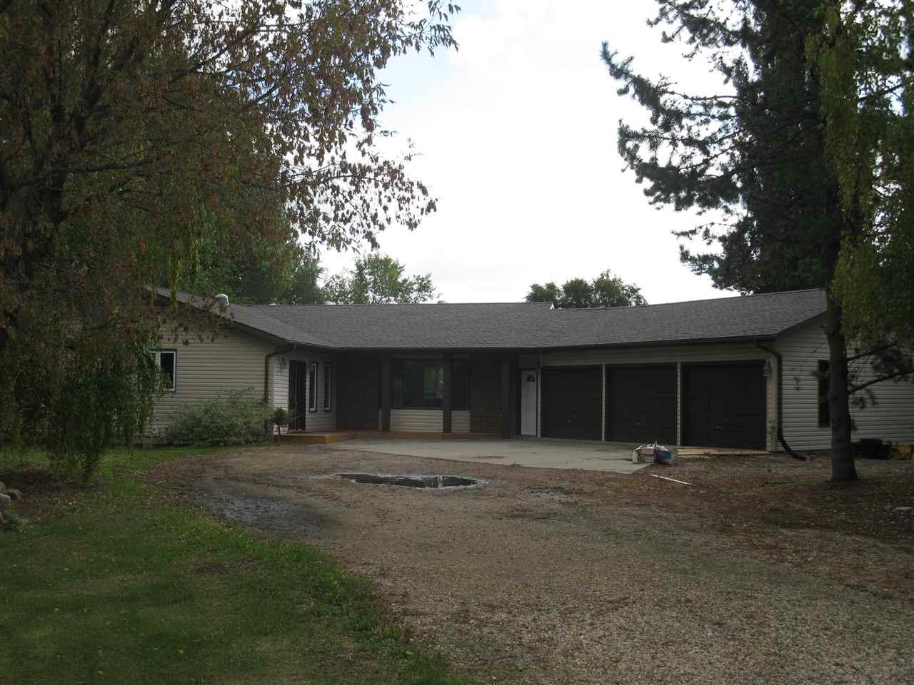 137 Fernwood Cr - Photo 1