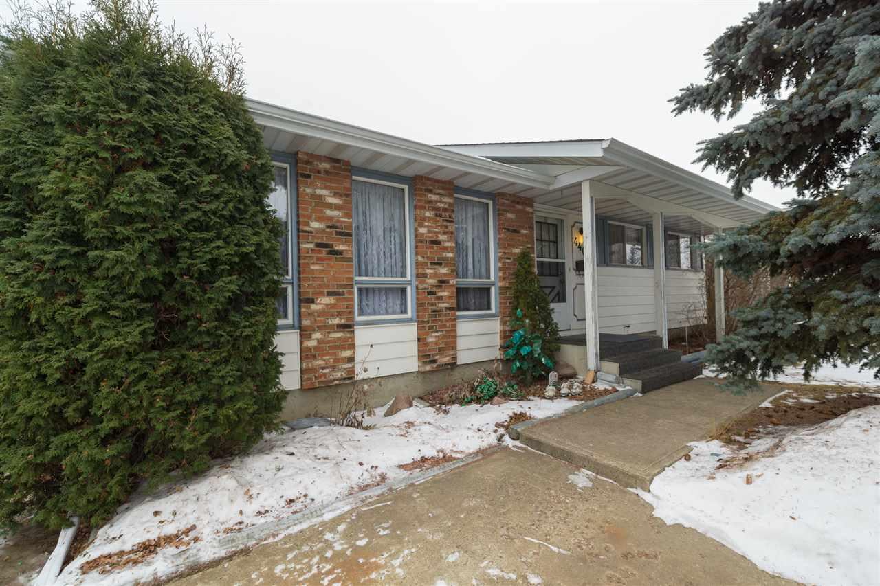 4409 39 Avenue - Photo 1