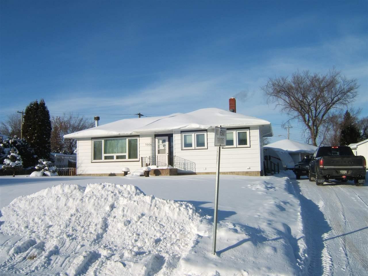 5006 45 Avenue - Photo 1