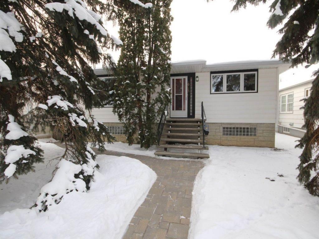 10523 75 Avenue - Photo 1