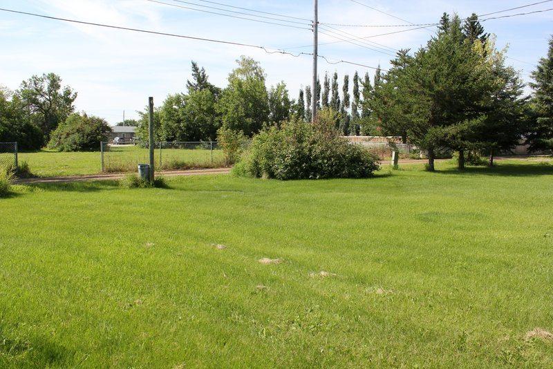 5121 55 Ave - Photo 1