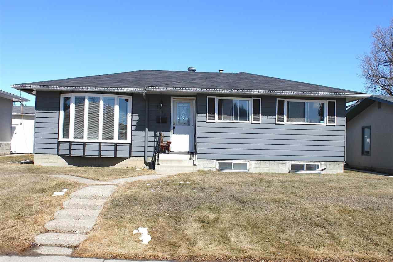 7012 139 Avenue - Photo 1