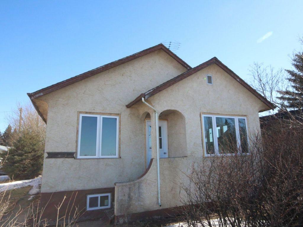 5026 50 Avenue - Photo 1
