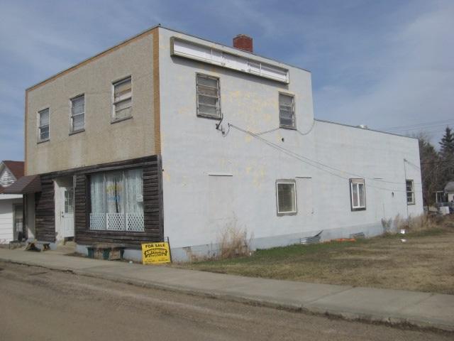 5105 51 ST - Photo 1