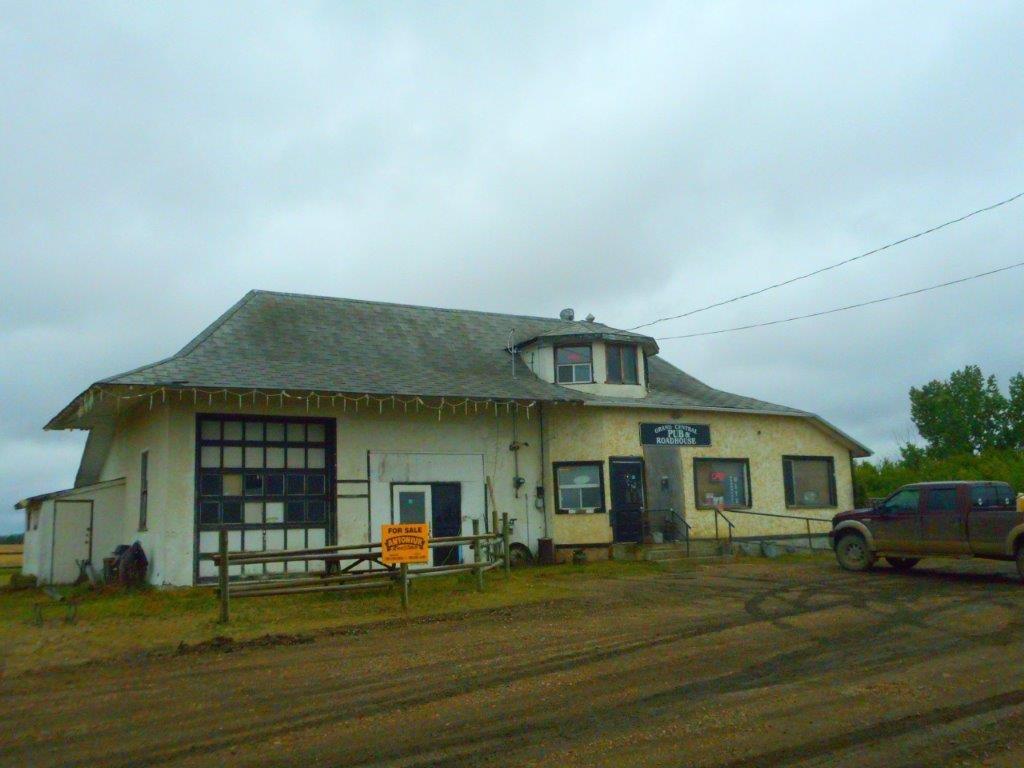 5015 49 AV - Photo 1