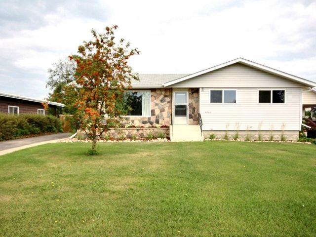 9840 99 Street - Photo 1