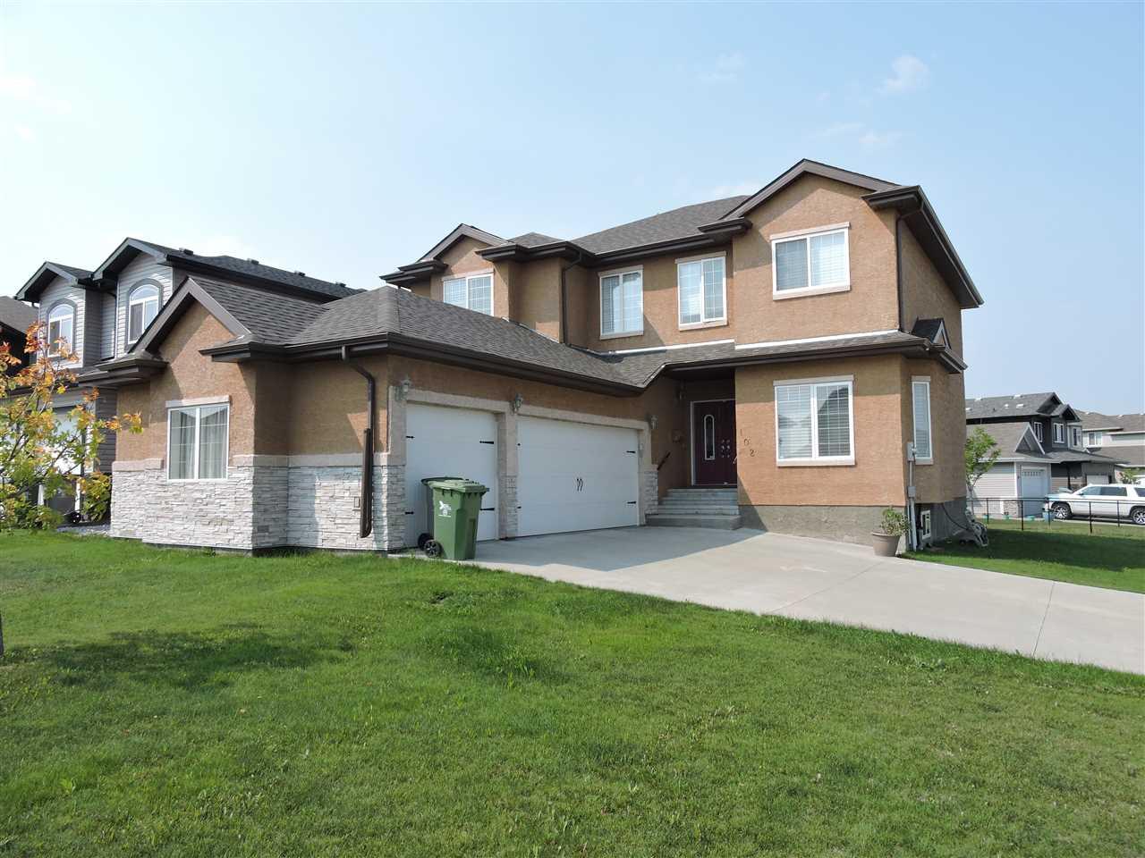 102 Lakewood Close - Photo 1