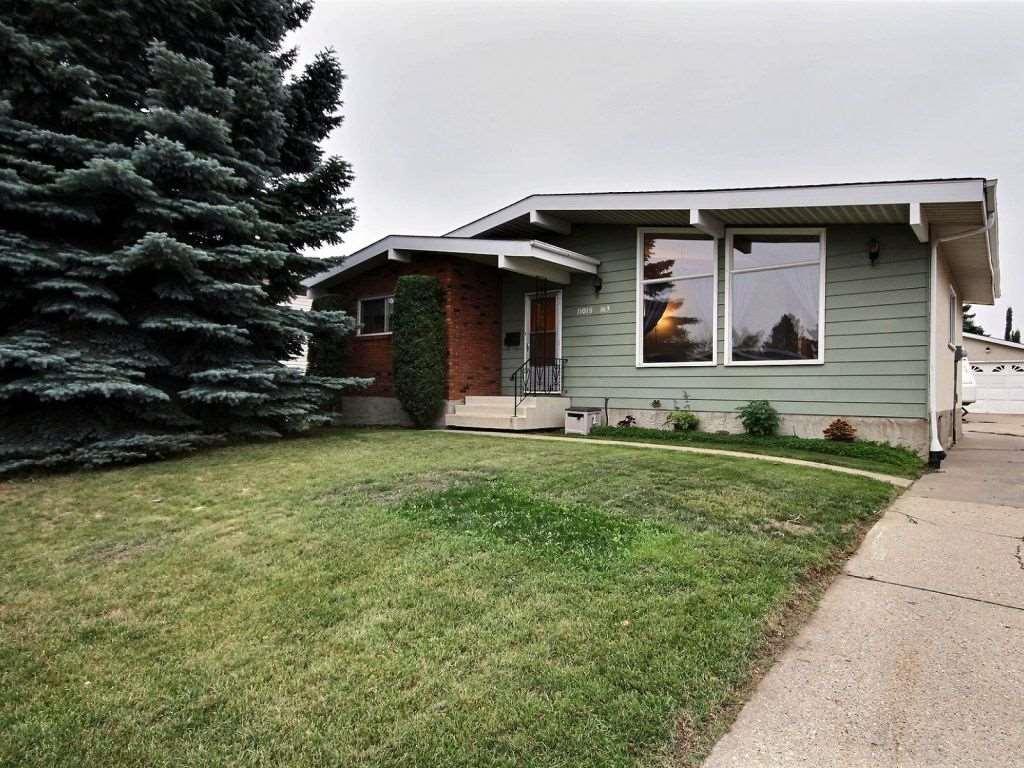 11015 163 Avenue - Photo 1