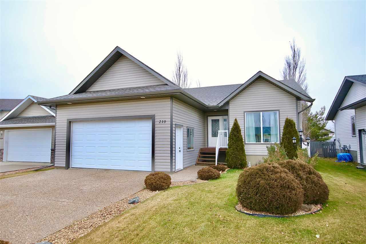 210 Parkglen Close - Photo 1