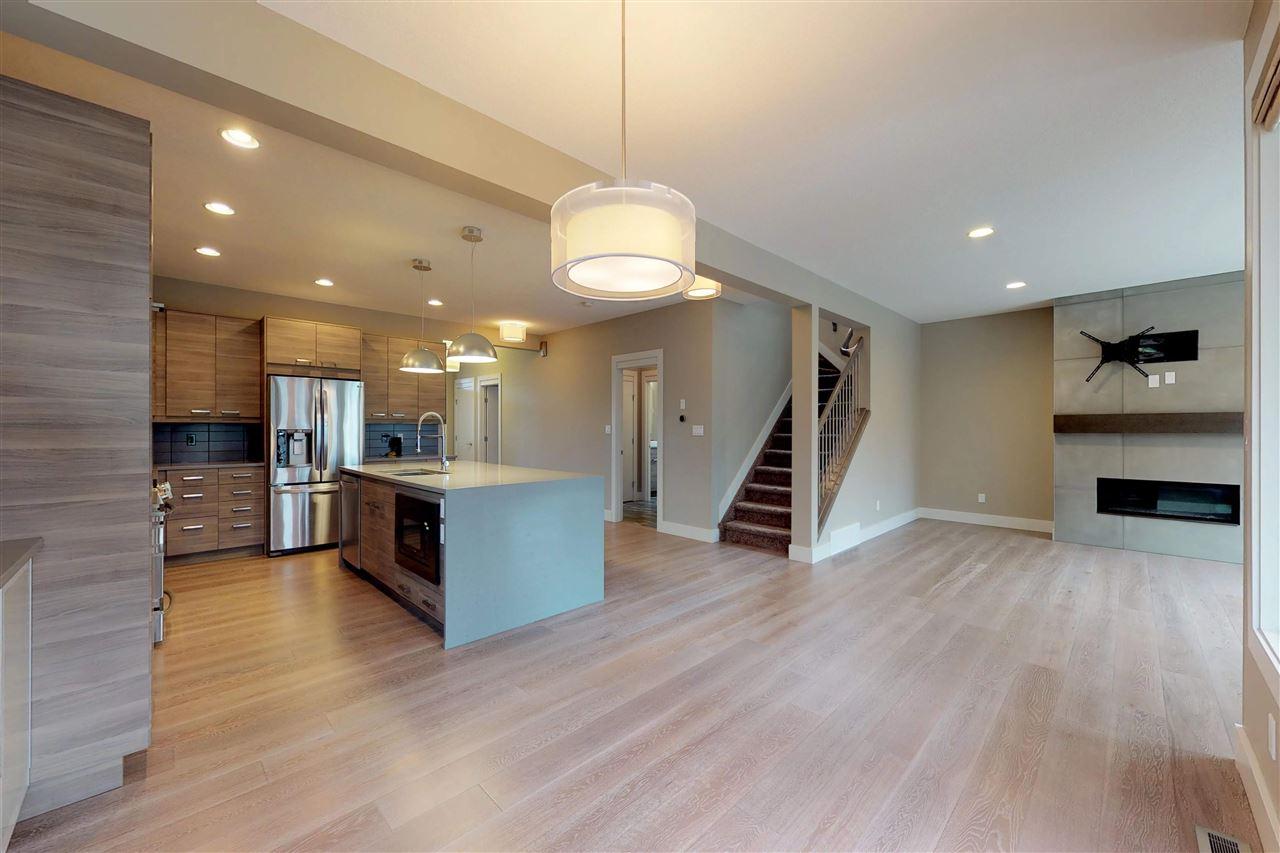 10977 75 Avenue - Photo 1
