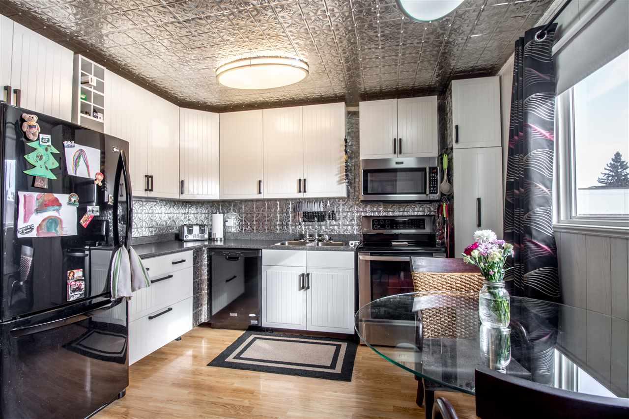53 2131 Oak Street - Photo 1