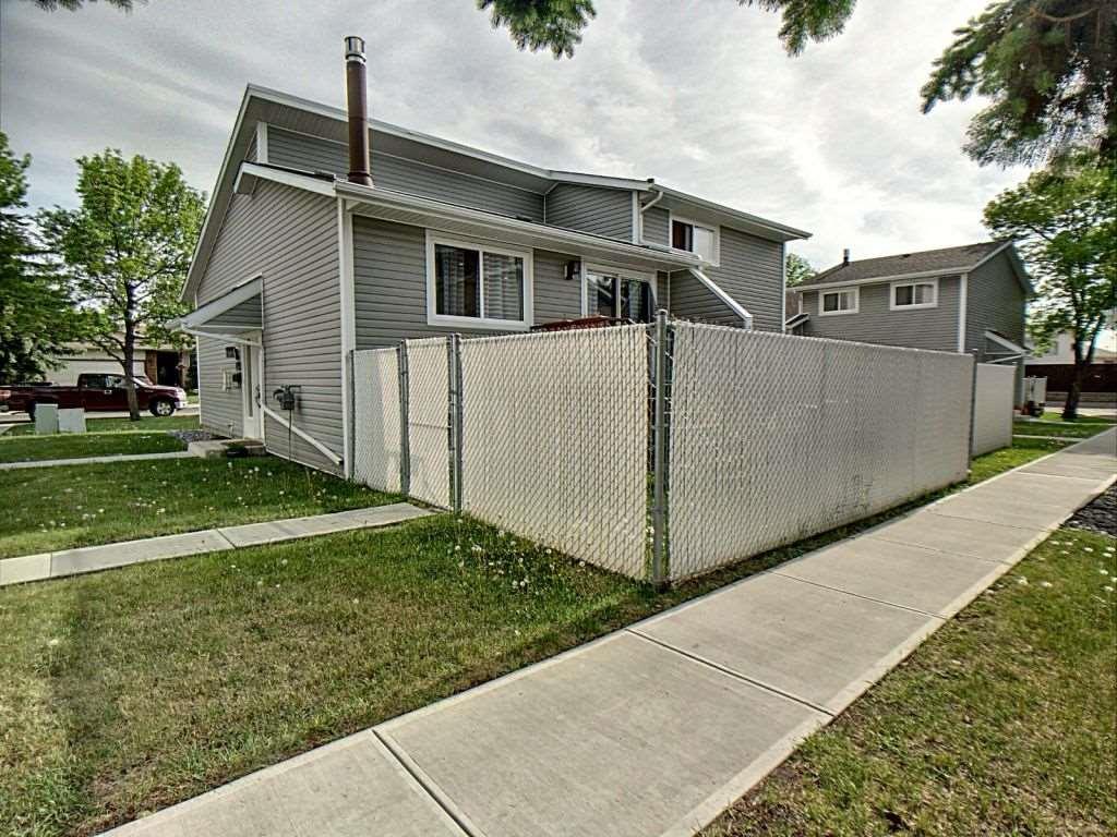 10440 27 Avenue - Photo 1