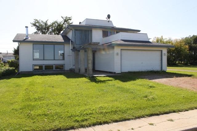 5239 51 Ave - Photo 1