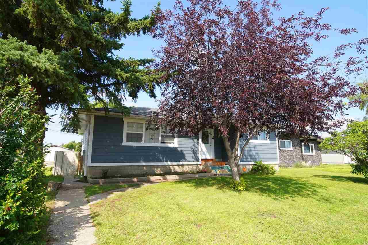 7308 136 Avenue - Photo 1