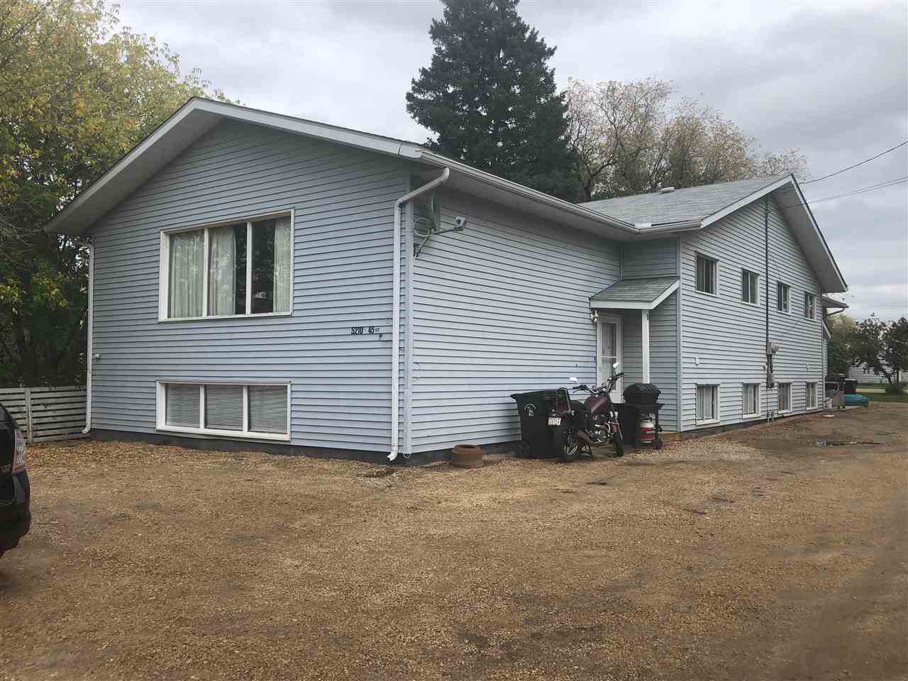 5210 45 St - Photo 1