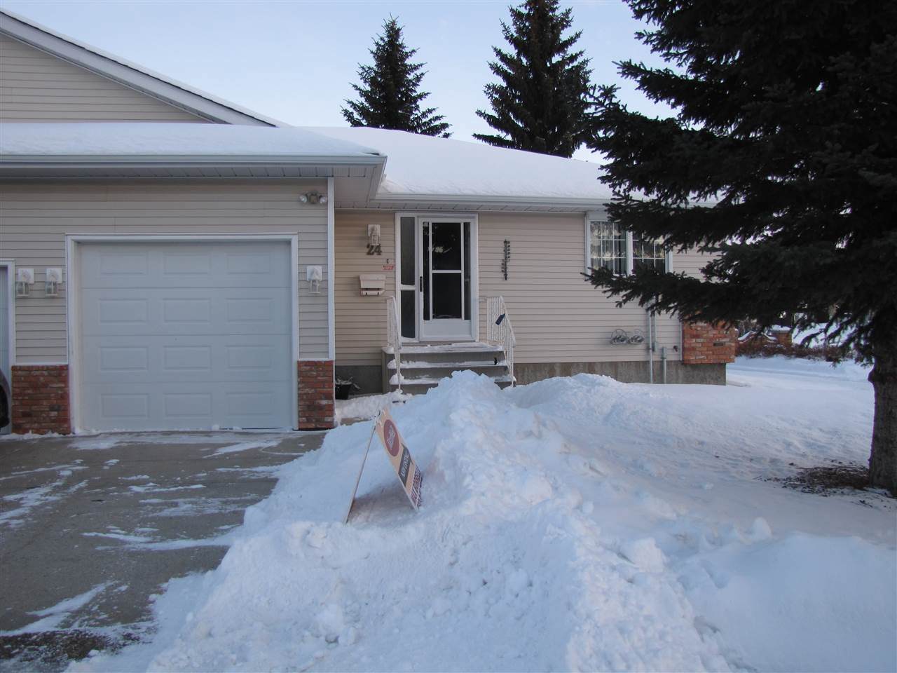 24 1650 42 Street - Photo 1