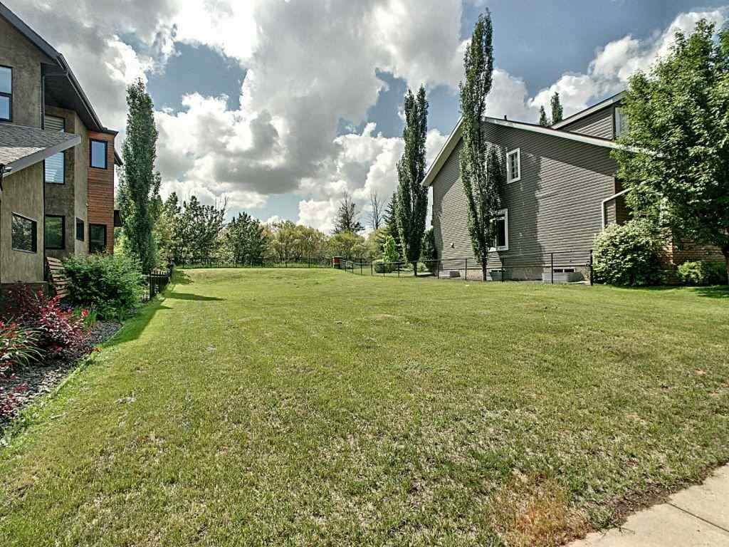 8715 99 Avenue - Photo 1
