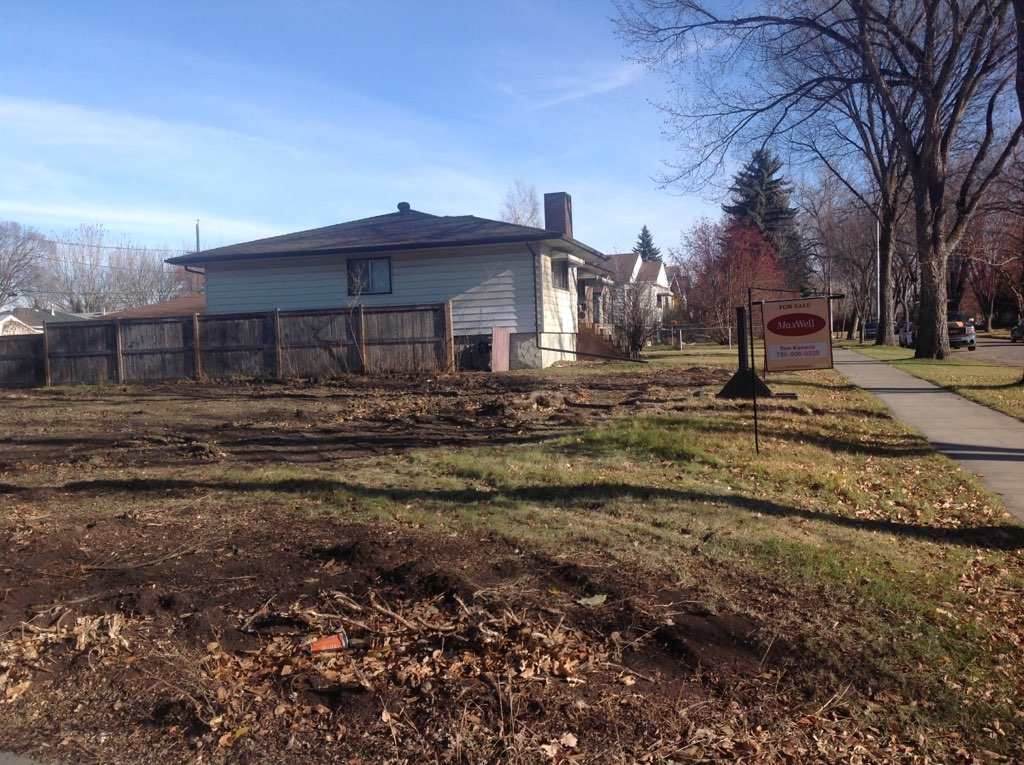7954 84 Avenue - Photo 1