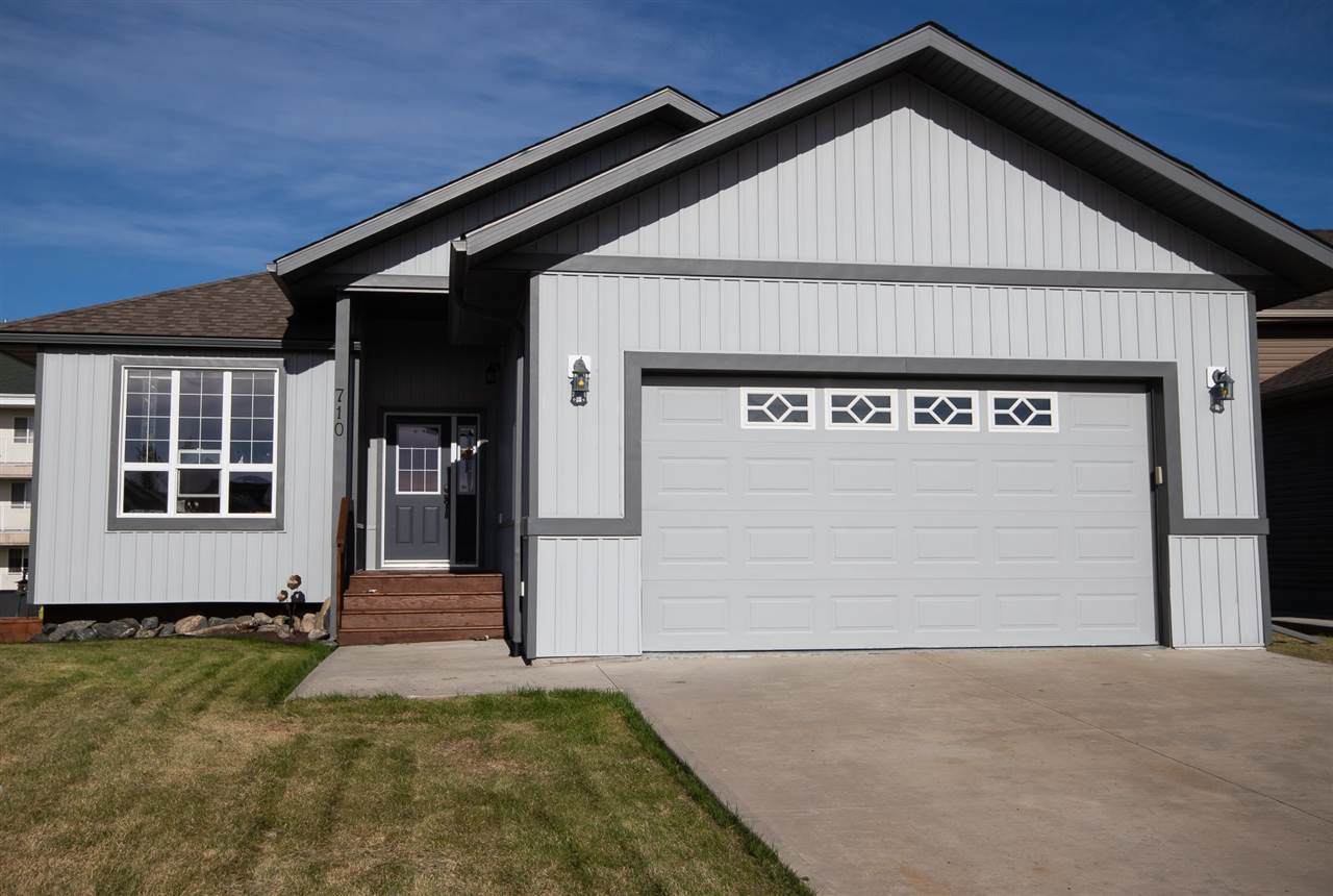 710 Pheasant Close - Photo 1