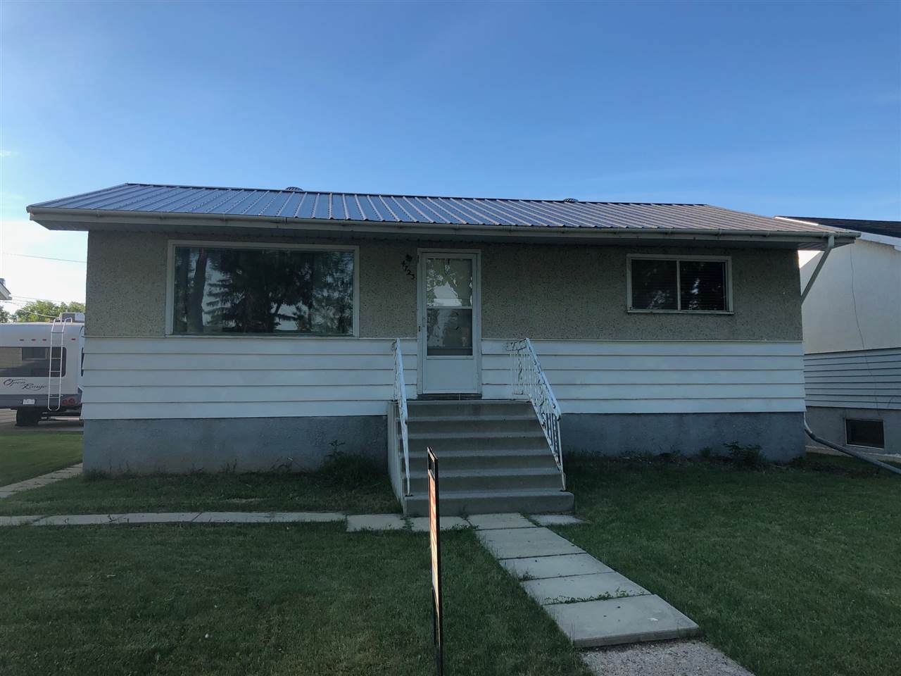 4723 44 Avenue - Photo 1