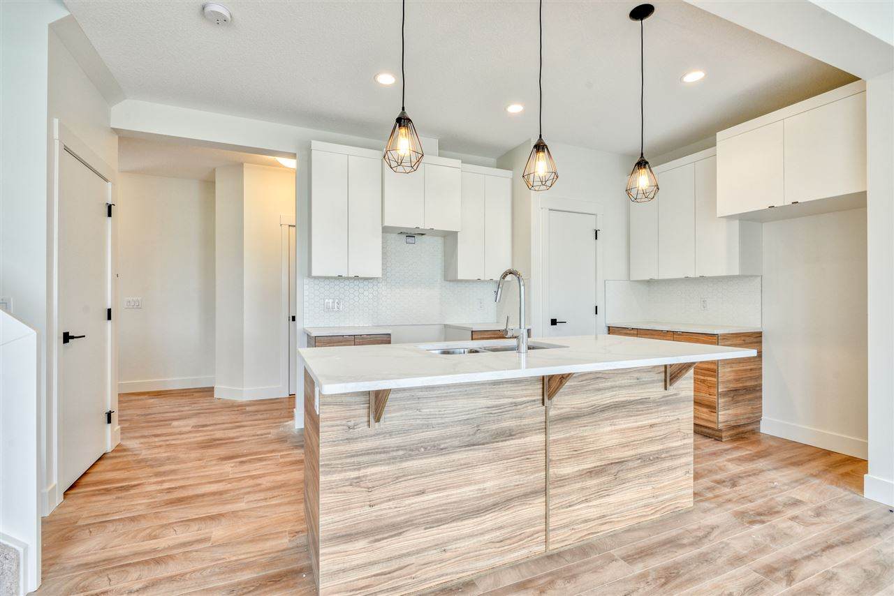 640 Eagleson Crescent - Photo 1