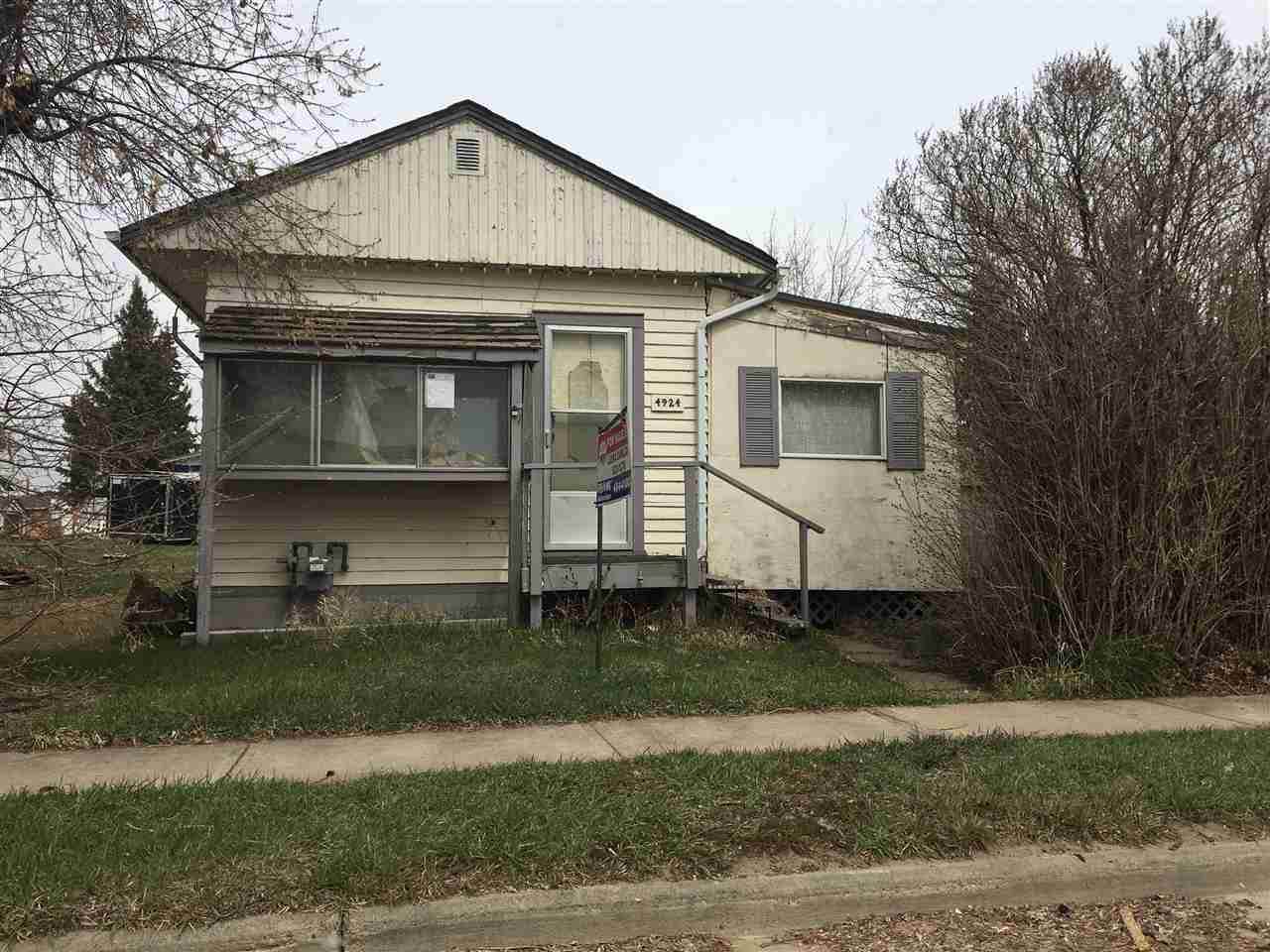 4924 49 AVE - Photo 1
