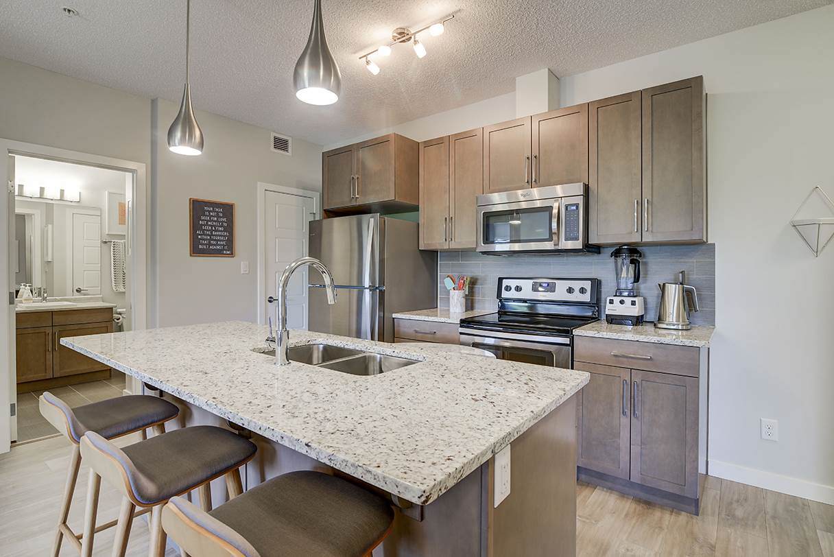 324 508 Griesbach Parade - Photo 1