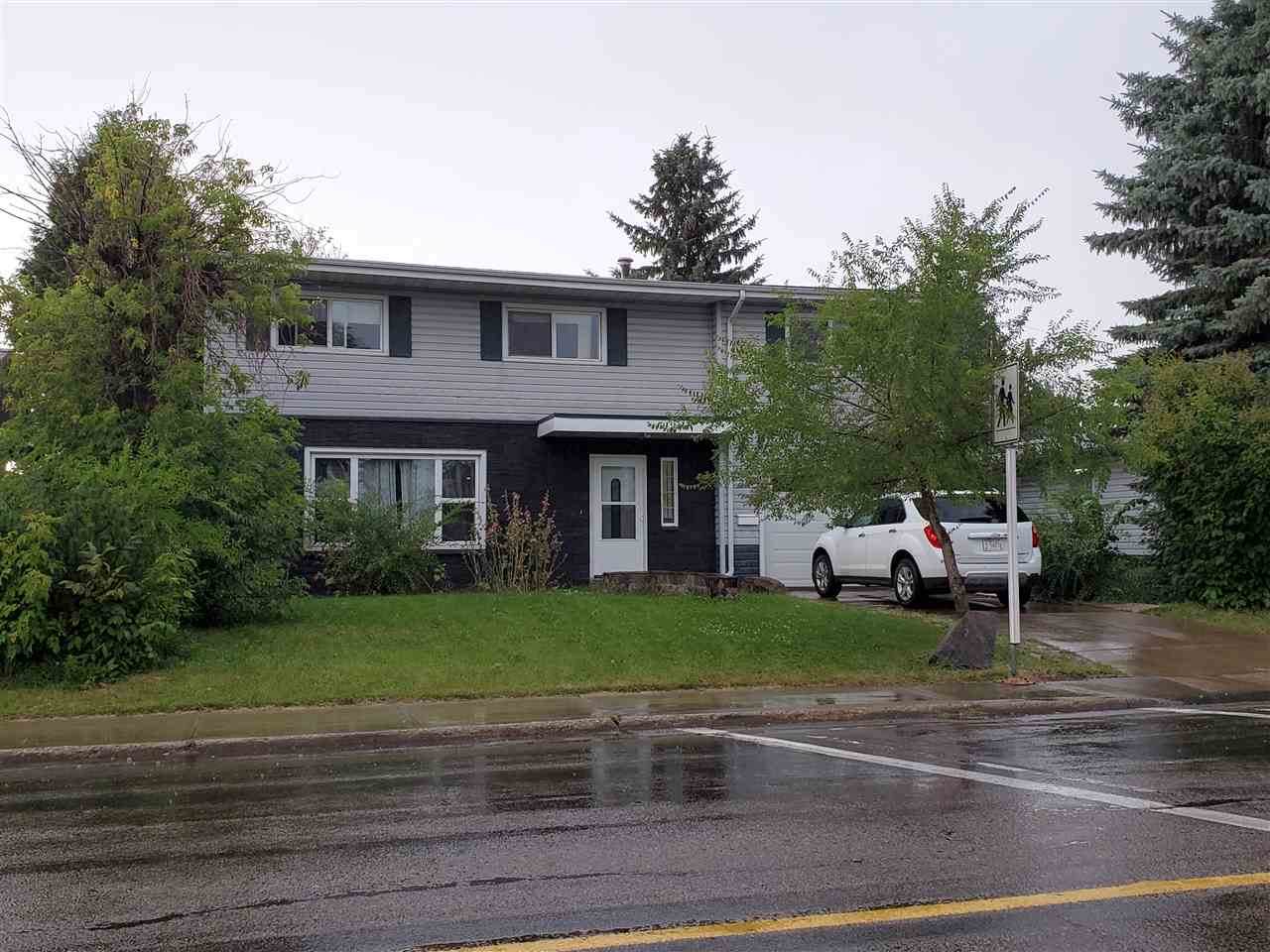 9204 135 Avenue - Photo 1