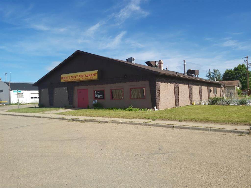 4818 50 AV - Photo 1