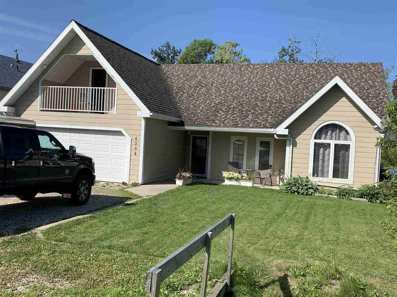 4304 45 Avenue - Photo 1