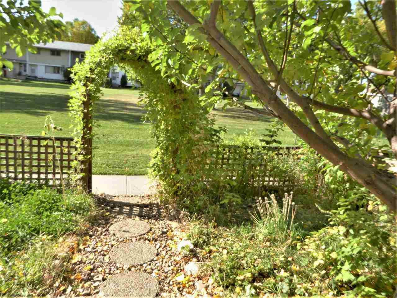 7 Garden Crescent - Photo 1