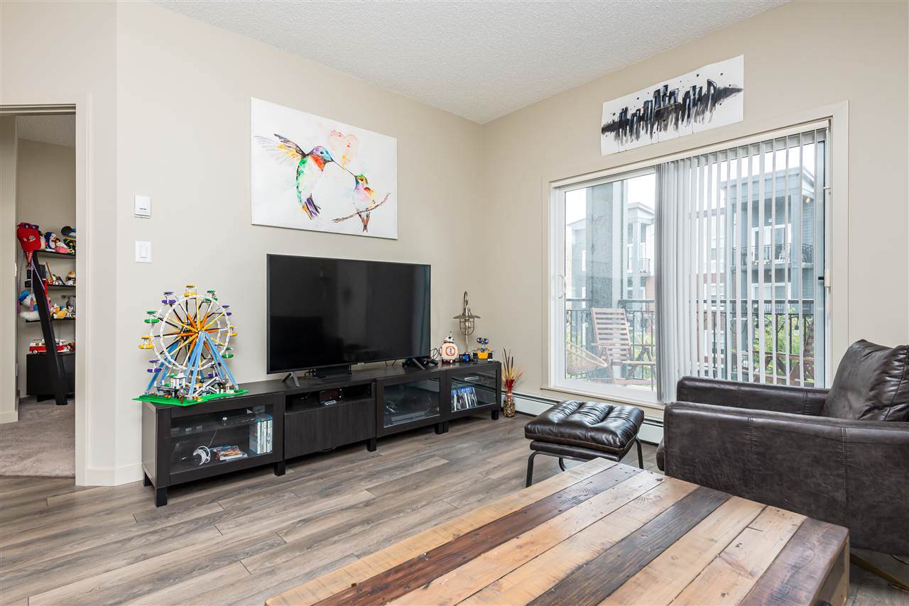 317 508 Griesbach Parade - Photo 1