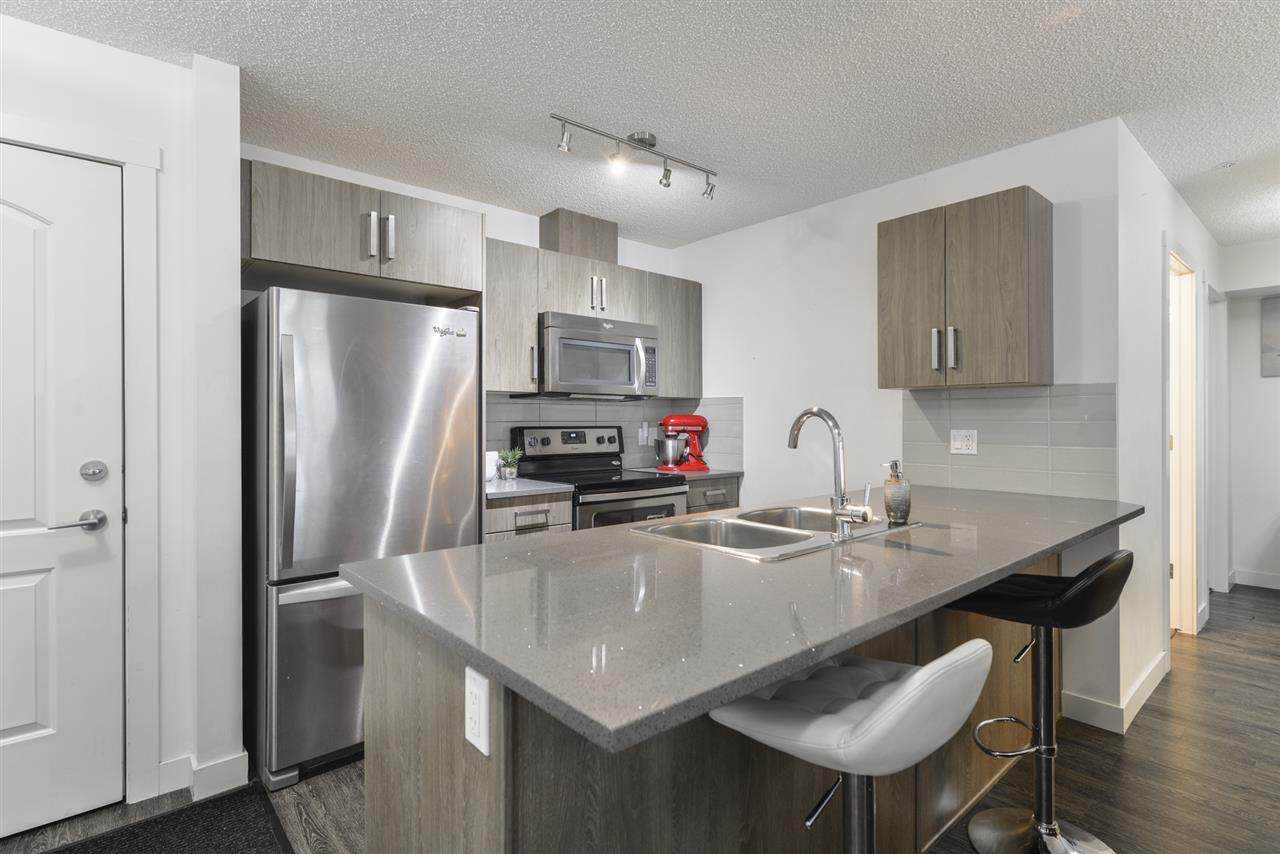 212 667 Watt Boulevard - Photo 1