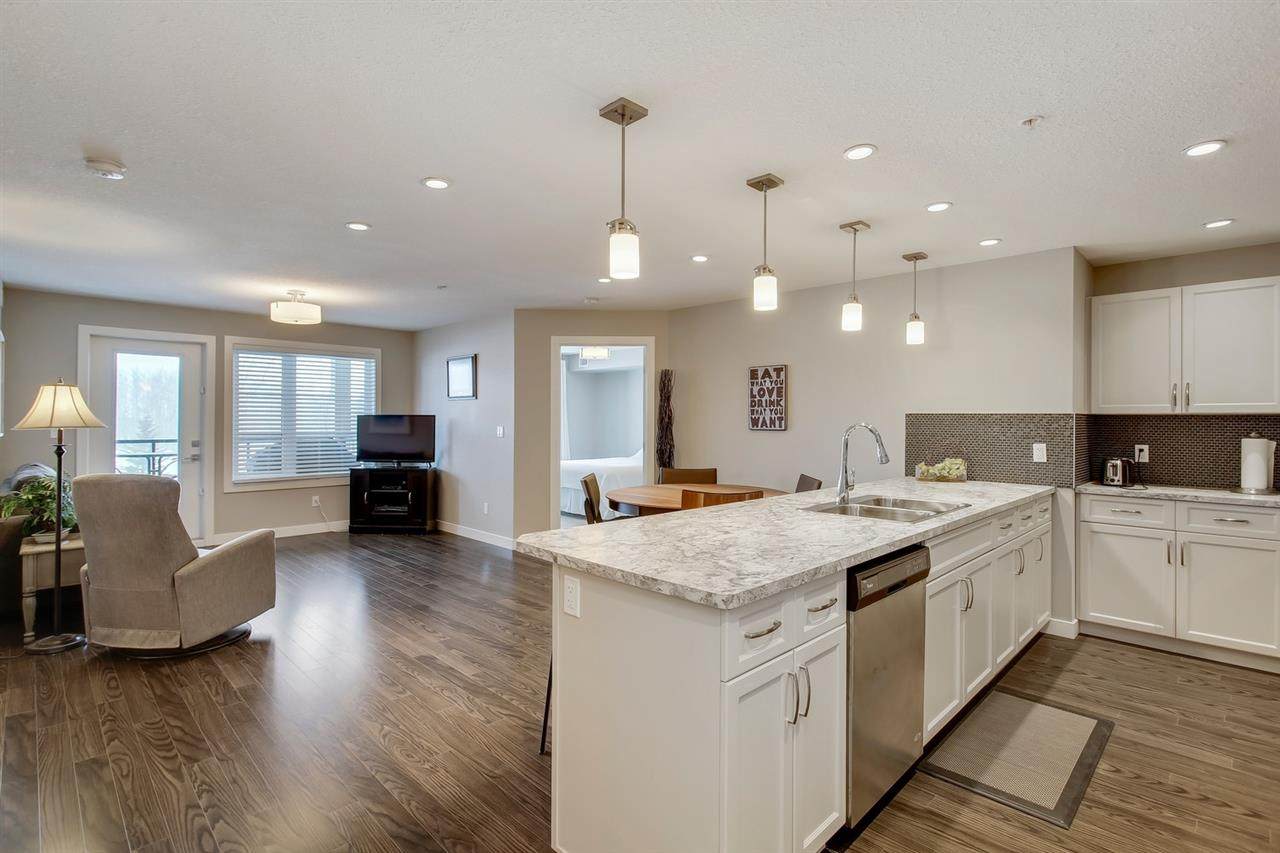 210 5029 Edgemont Boulevard - Photo 1