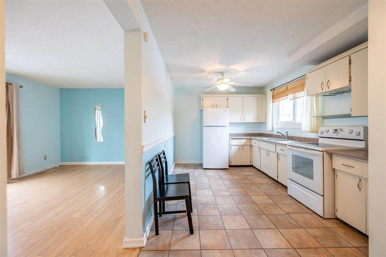 5637 137 Avenue - Photo 1