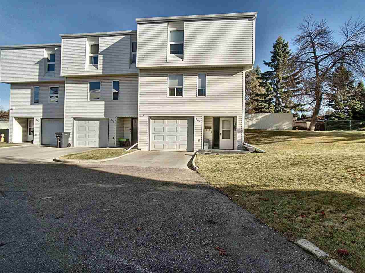 206 Kingsfield Village - Photo 1